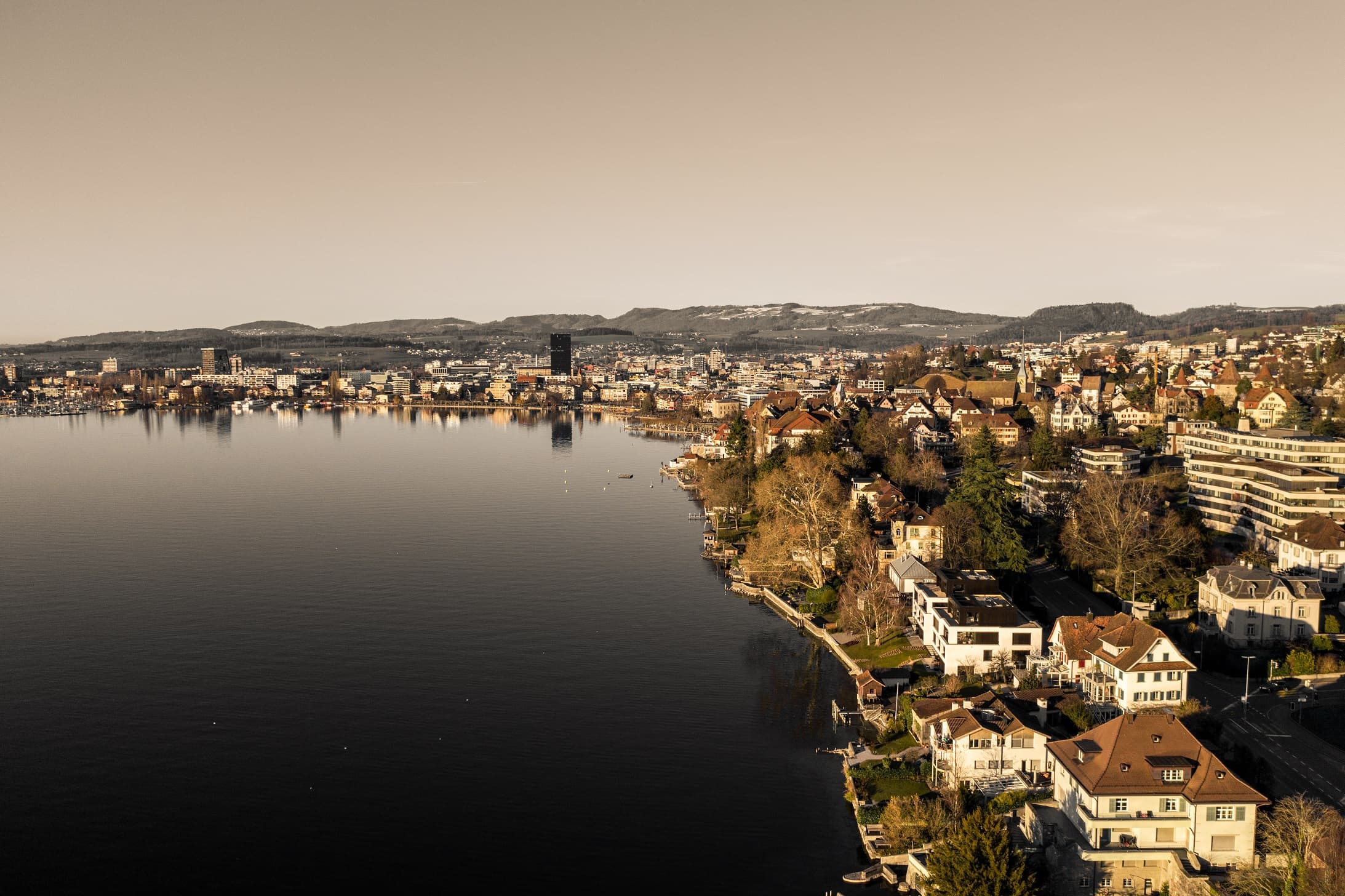 Schweizer Stadt am See – Standort für Immobilienvermittlung von bucherimparting
